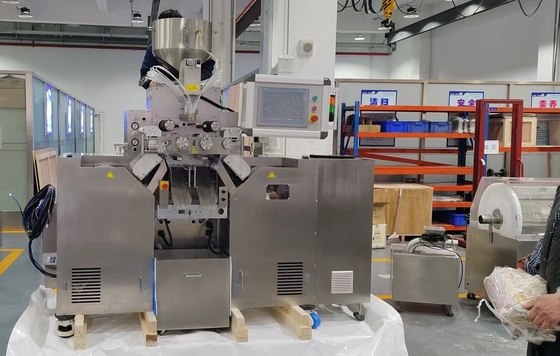 5Kapsułki o pojemności 0,5 kW produkowane przez serwo-kontroli miękką maszynę kapsułek o rozmiarze rulowym 150x250 mm